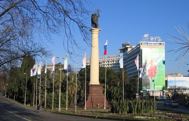 Памятник Архангелу Михаилу в Сочи